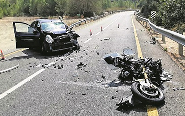 choque-frontal-moto-coche-israel-estado-vehiculos