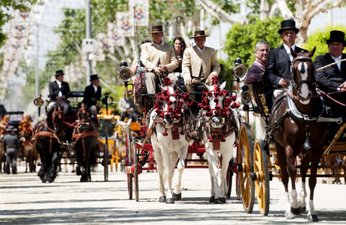 paseo coche de caballos feria de abril sevilla