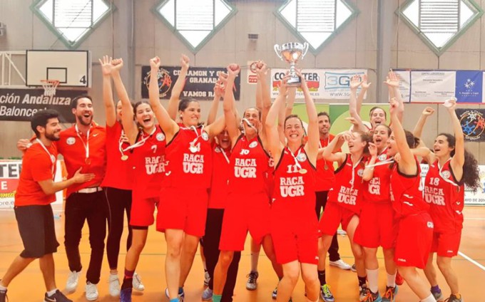 El equipo de baloncesto femenino RACA-UGR de Granada