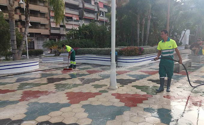 LIMPIEZA Y BALDEO PASEOS PUERTA DEL MAR ALTILLO Y CALE (8)