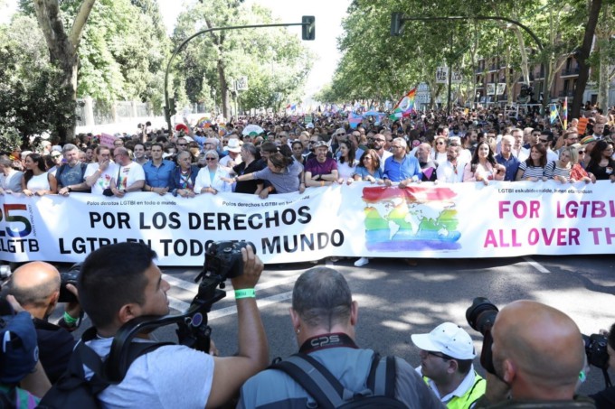 mani-orgullo-gay