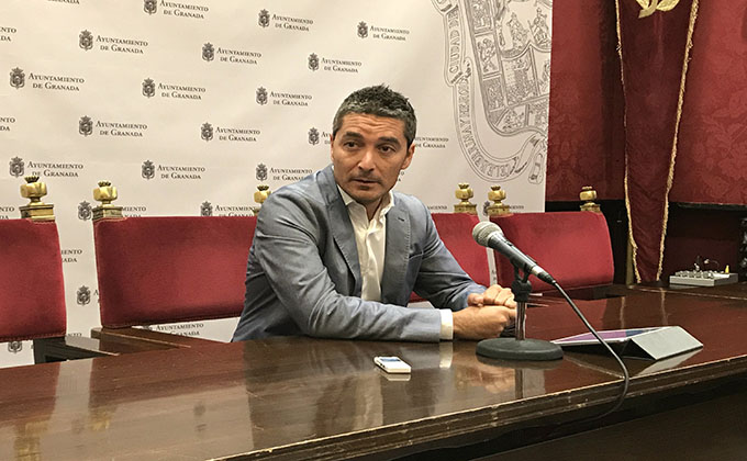 Manuel Olivares en rueda de prensa