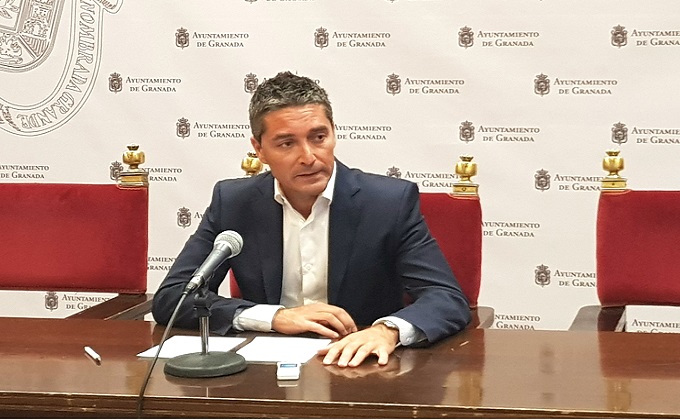 Manuel Olivares en rueda de prensa