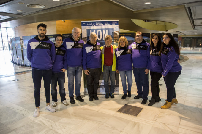 Carlos Soria con voluntarios de CIMAS