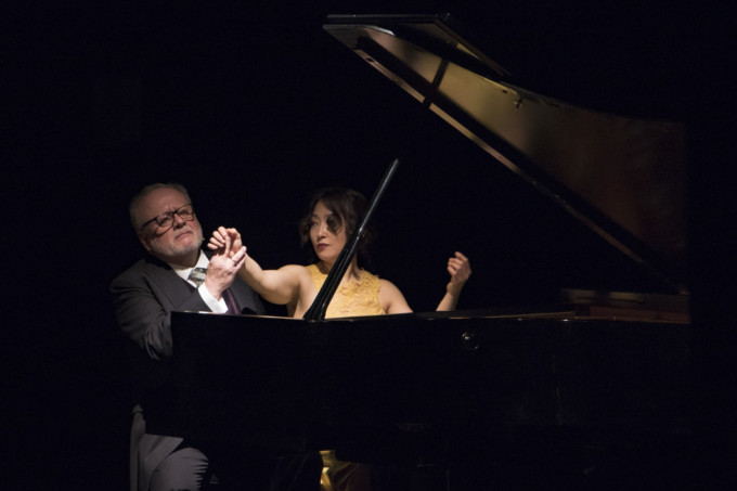 Juan Echanove y Azumi Nishizawa