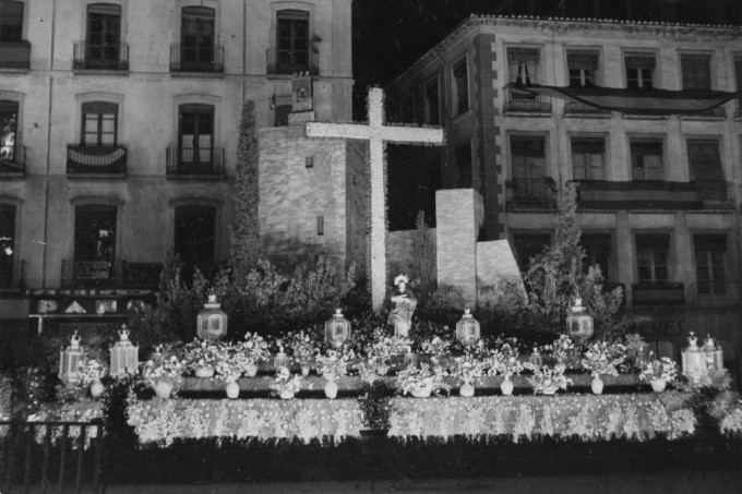 _Cruz de Mayo en la plaza del Carmen_, m (1)