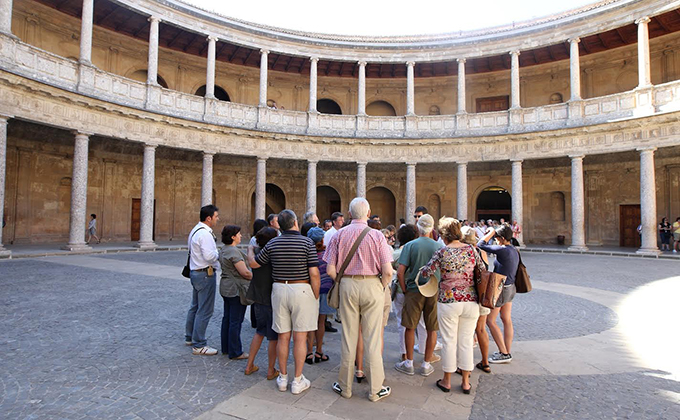 visitas guiadas alhambra turistas