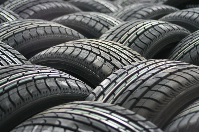 car-tyres-63928_1280