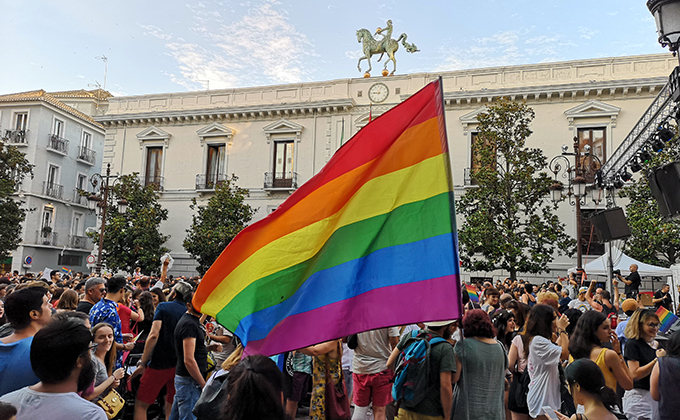 marcha orgullo lgtbi 2 - bandera lgtbi ayuntamiento nacho santana