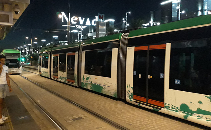 METRO GRANADA SIN LUZ PARADO