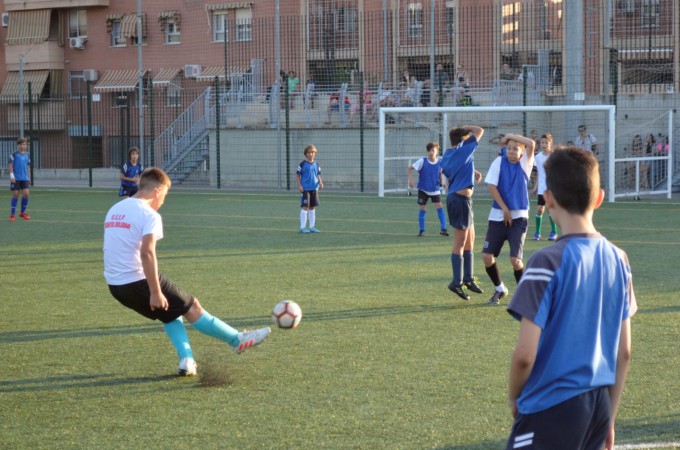 TORNEO-LA-CHANA-POLIDEPORTIVO-FÚTBOL-BASE-NIÑOS-JUGANDO-JUEGO