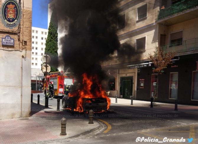 policia-incendio-coche