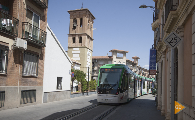 Metropolitano de Granada a su paso por Armilla