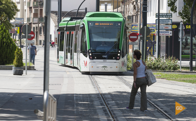 Metropolitano de Granada a su paso por Armilla