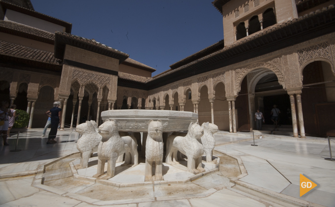 Patio de los leones  Alhambra