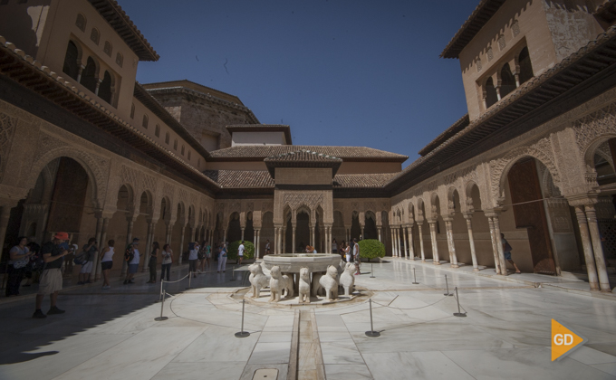 Patio de los leones  Alhambra