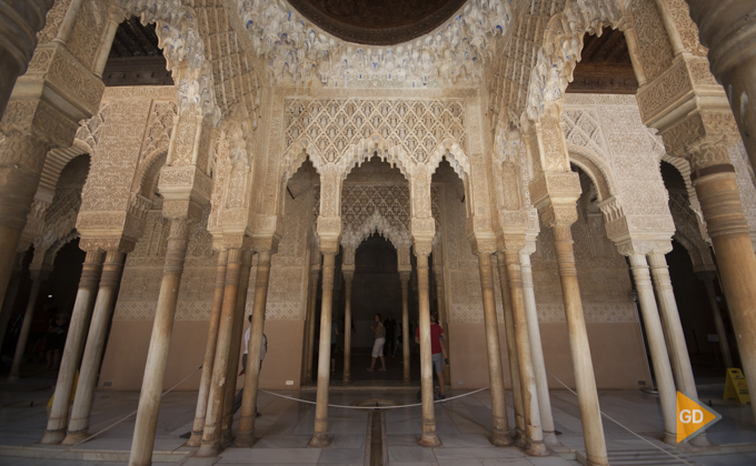 Patio de los leones  Alhambra