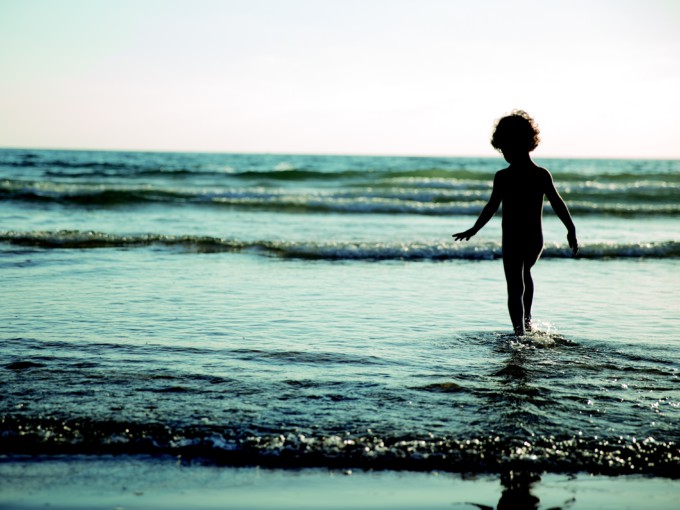 beach-child-ocean-160940