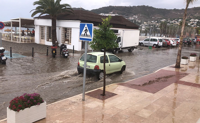 EFECTOS LLUVIA JUNTO MERCADO MUNICIPAL LA HERRADURA 18