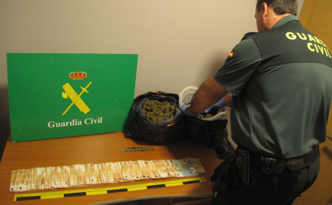 MARIHUANA-DINERO-INCAUTACIÓN-GRANADA-GUARDIA-CIVIL