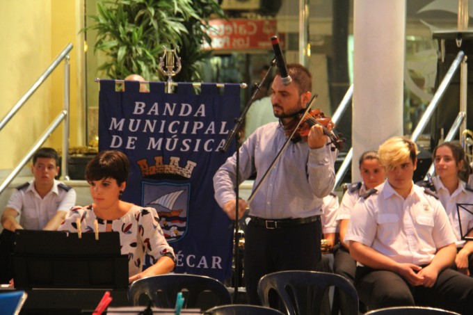 PROFESORES INTERPRETARON TEMAS MUSICALES 18