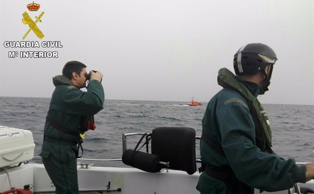 GUARDIA-CIVIL-MAR-PLAYA-COSTA-RESCATE