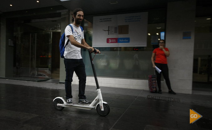 trafico de motos, coches y otros vehiculos por Granada