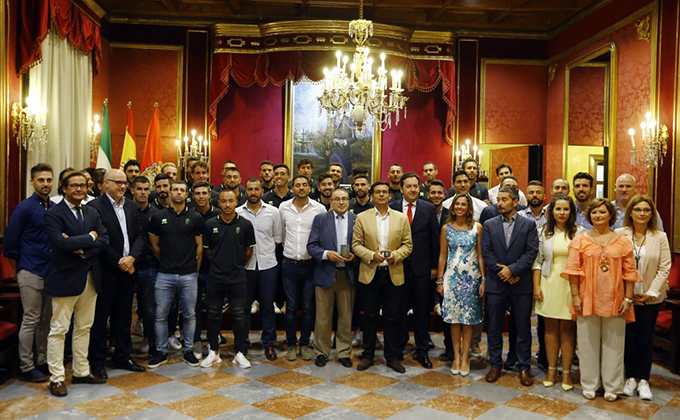 recibimiento granada cf ayuntamiento