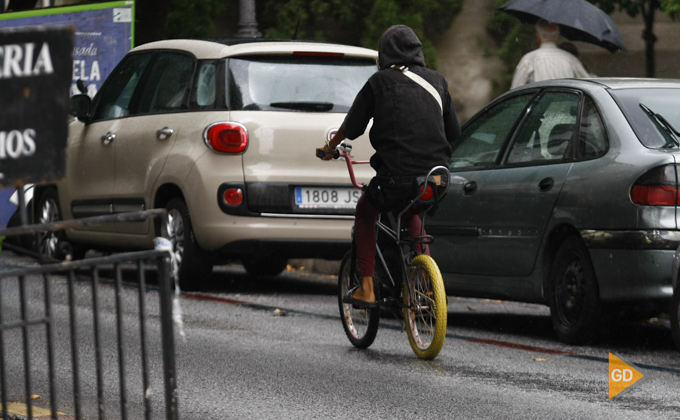 trafico de motos, coches y otros vehiculos por Granada