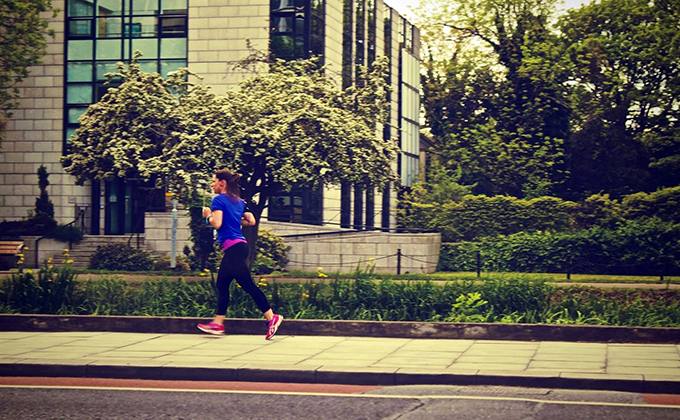 mujer corriendo running