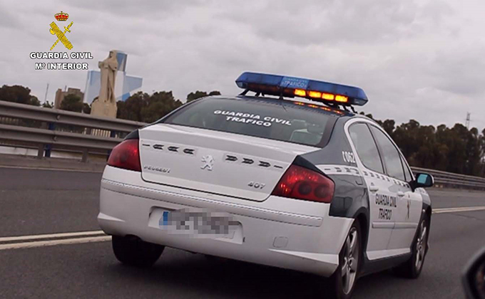 vehiculo guardia civil trafico