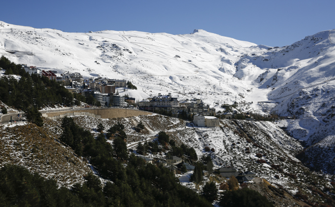 inicio de la temporada de esqui en la estacion de Sierra Nevada