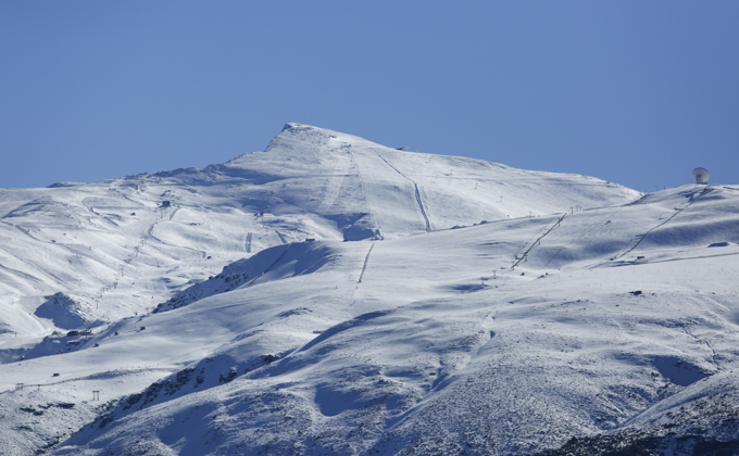 inicio de la temporada de esqui en la estacion de Sierra Nevada