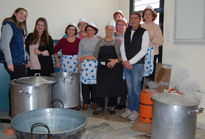 Alcalde con voluntarias Olla