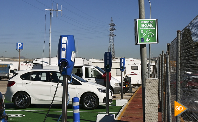 Granada estrena una estación de recarga para vehículos eléctricos-3