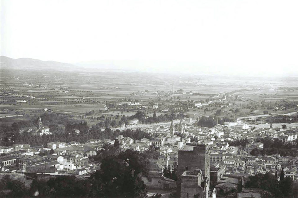 1) Granada en los años 30 desde la Torre de la Vela
