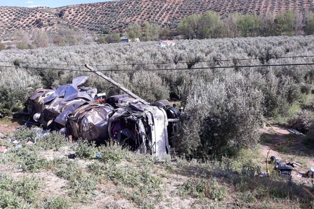 camion accidente Iznalloz