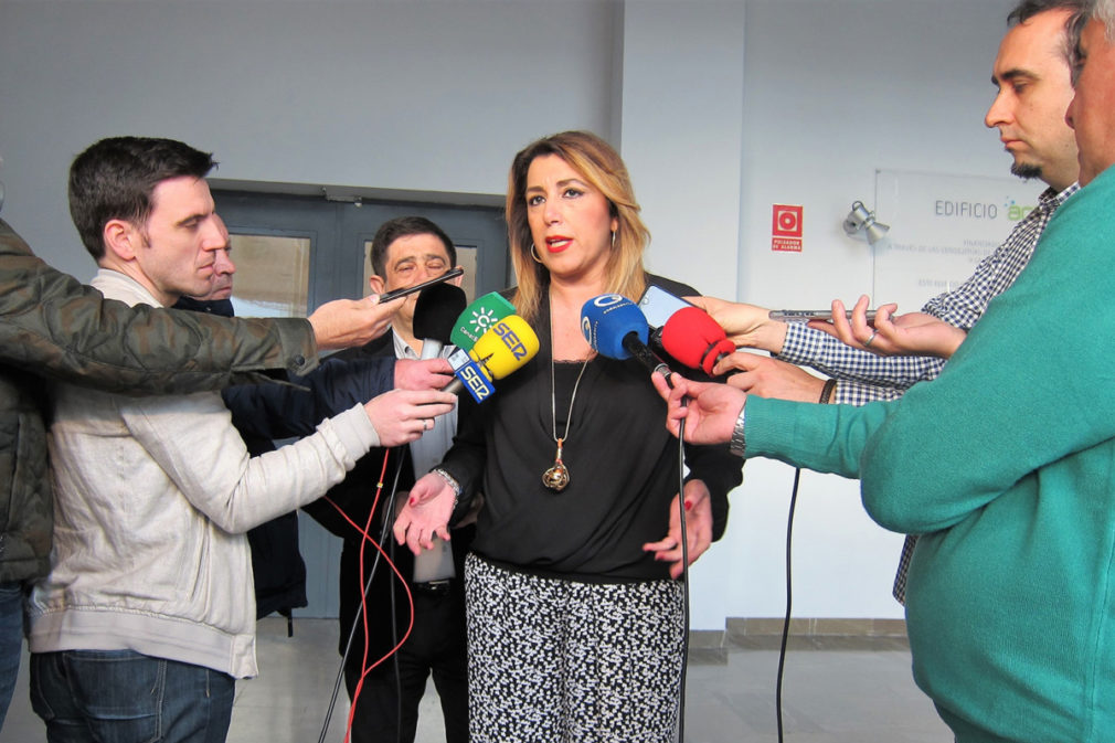 Susana Díaz atiende a los periodistas en Jaén