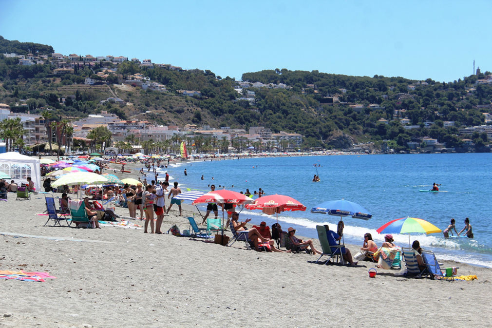 AMBIENTE PLAYA LA HERRADURA ESTE DOMINGO