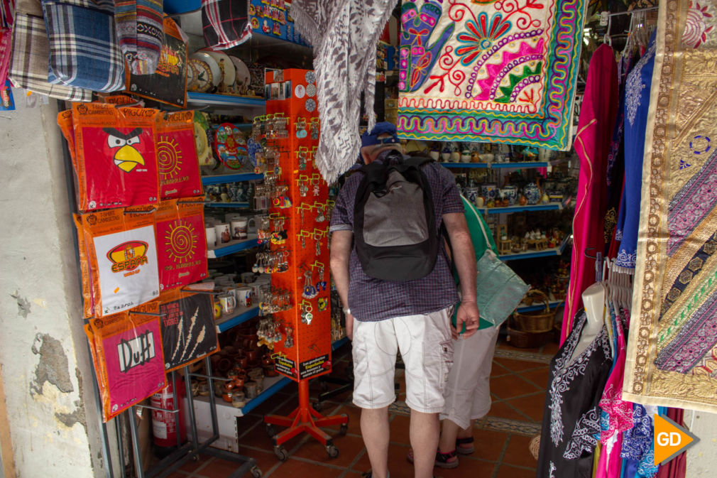 Turistas en tienda (Joshua)-3