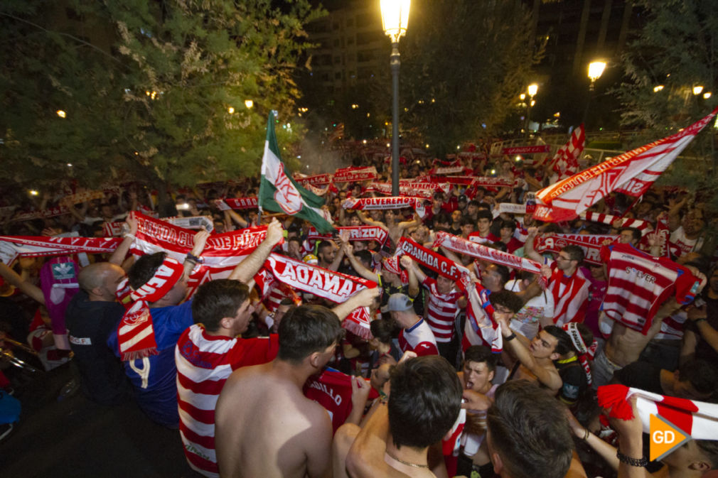 celebracion del ascenso del Granada Cf en la fuente de las batallas