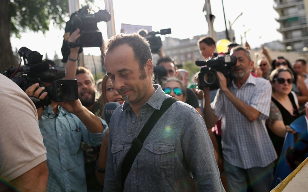 La jueza ve "convincente" el relato del hijo de Rivas sobre el "peligro extremo" que siente con su padre