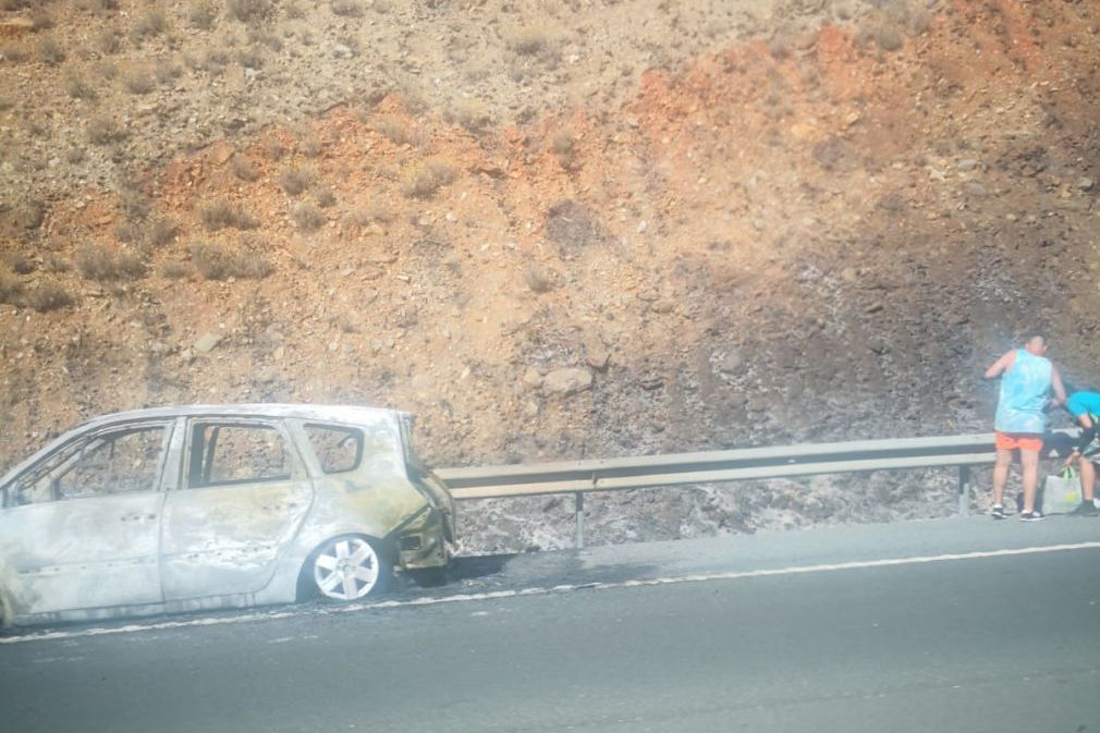 coche arde granada