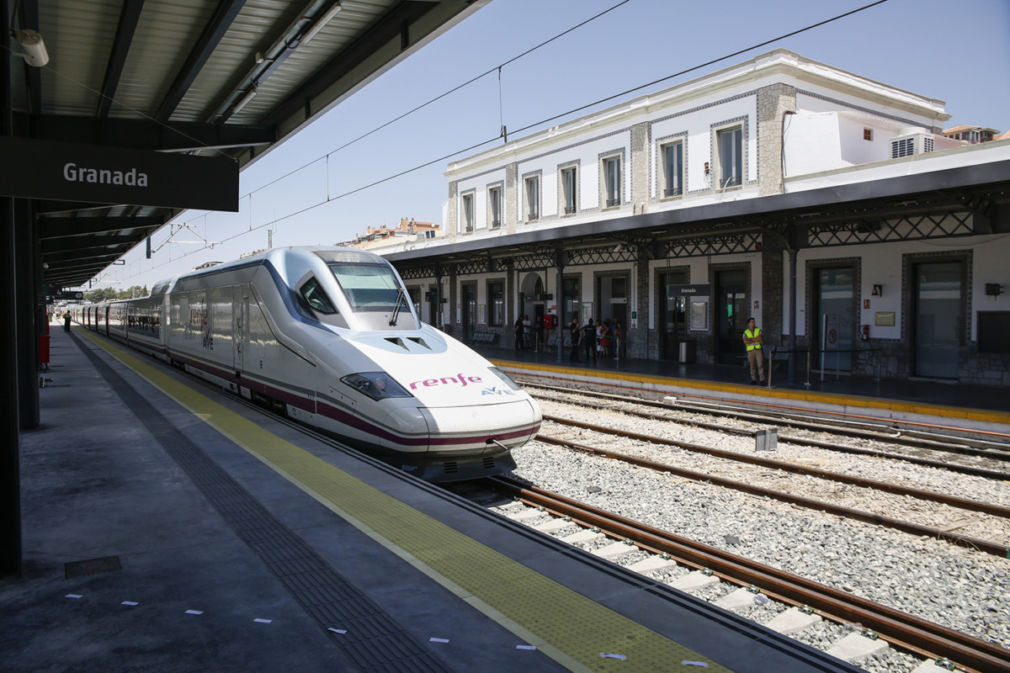El AVE llega a Granada en la inauguración de la nueva línea de Alta Velocidad Madrid-Antequera-Granada. En la estación de Granada.