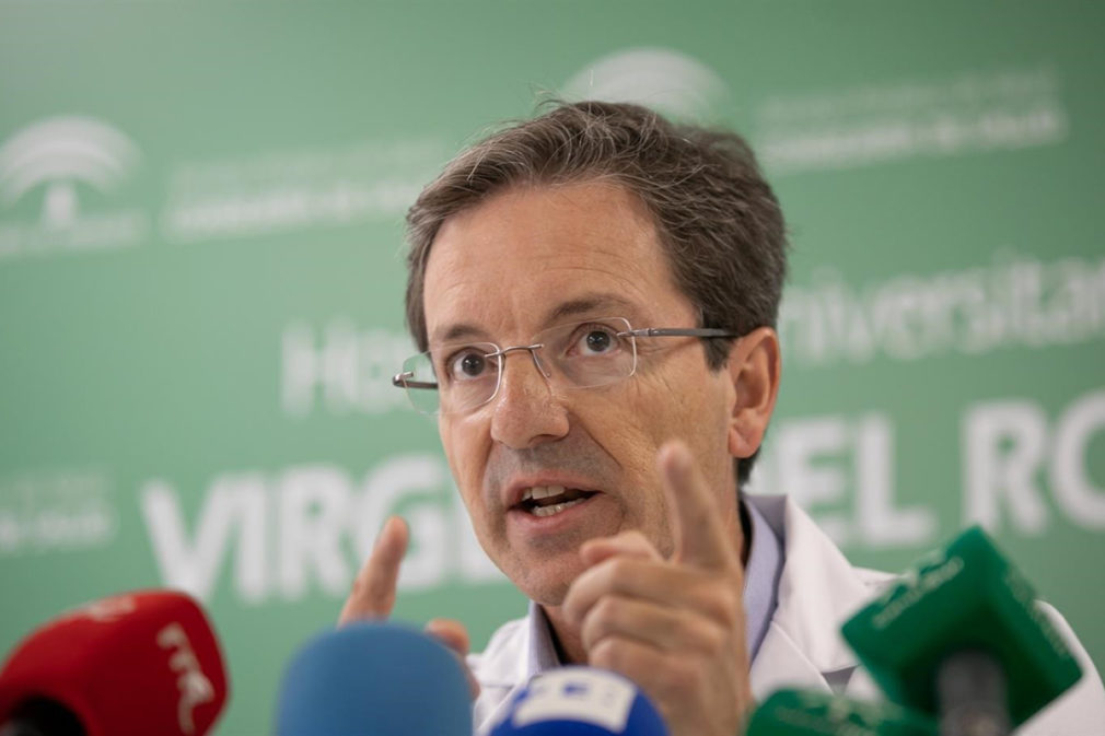 El portavoz del comité de la Consejería de la Salud para el brote de listeriosis, José Miguel Cisneros, este miércoles en rueda de prensa.