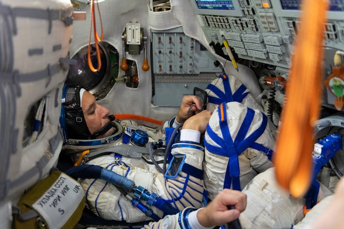 Soyuz simulation in TDK-7ST suited up in sokol suit