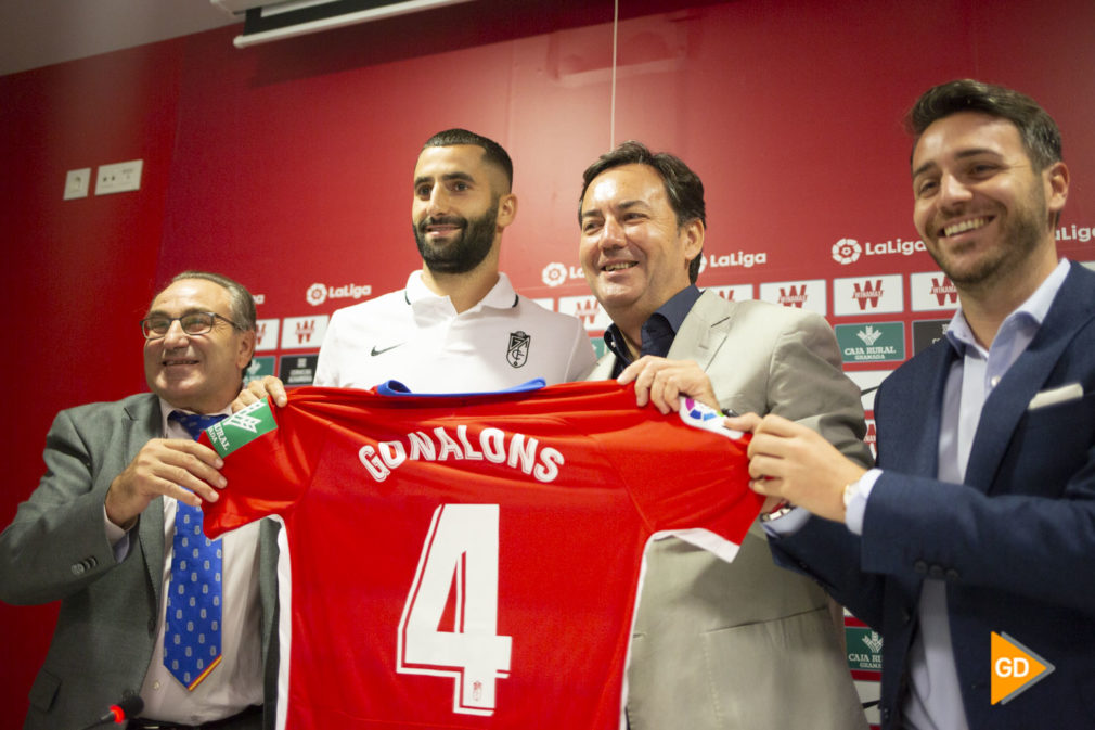 Presentacion de Maxime Gonalons como nuevo jugador del Granada CF