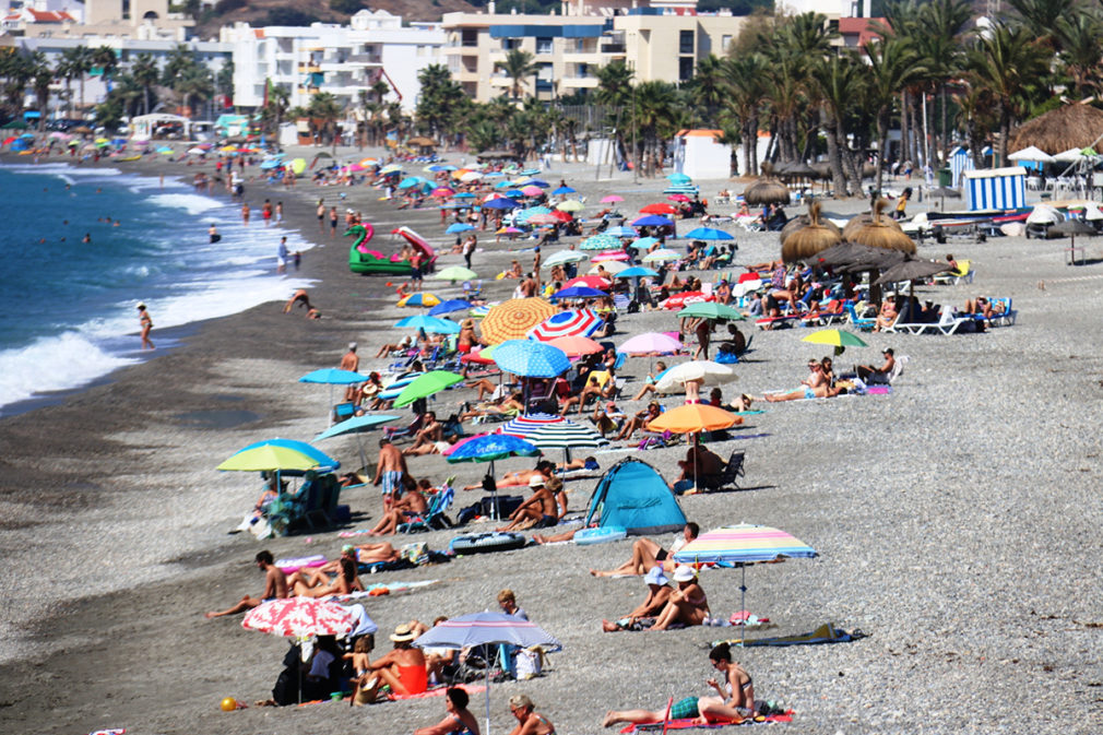 AMBIENTE ESTE DOMINGO NE LA PLAYA DE LA HERRADURA 19 (1)