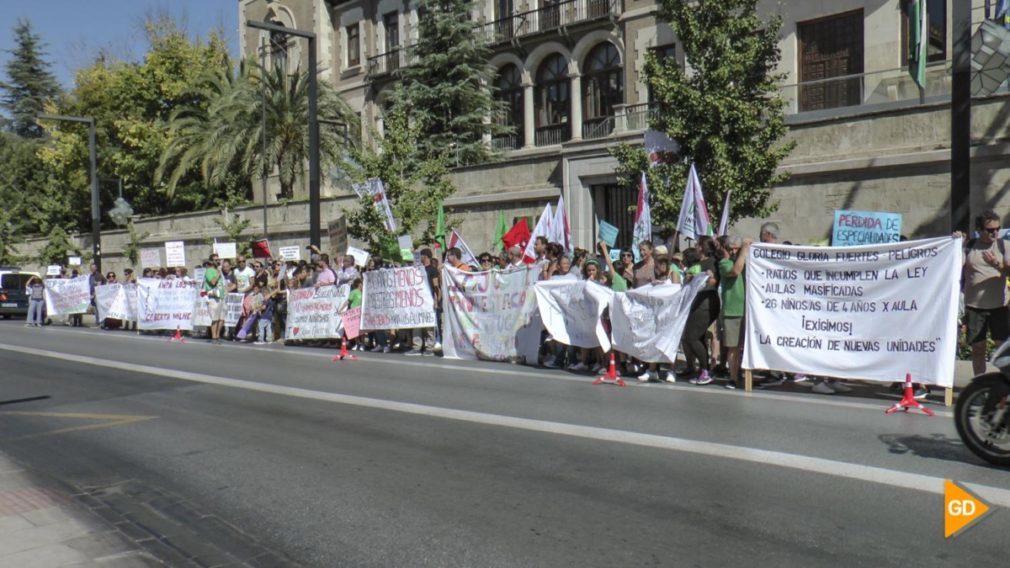 CONCENTRACION-SINDICAL-RECORTES-EDUCACION-COLEGIOS-RURALES-Dani-B-1010x568