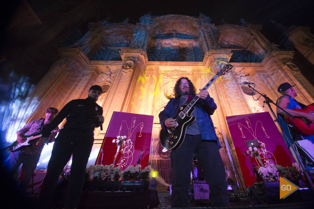 Concierto Red bull de Raimundo Amador y Dellafuente en la plaza de las Pasiegas de Granada